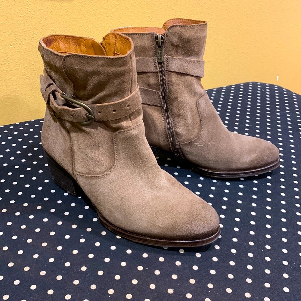 Pikolino suede tan ankle boot